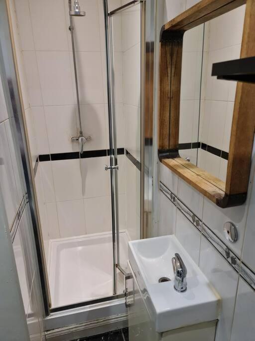 Cute One Bedroom Apartment London Bagian luar foto