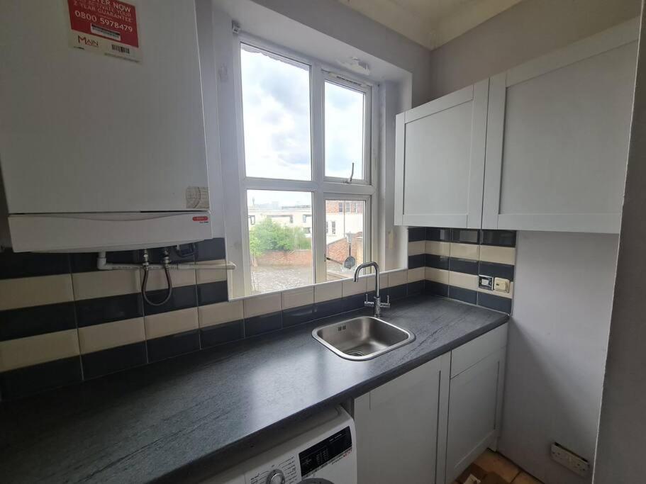 Cute One Bedroom Apartment London Bagian luar foto